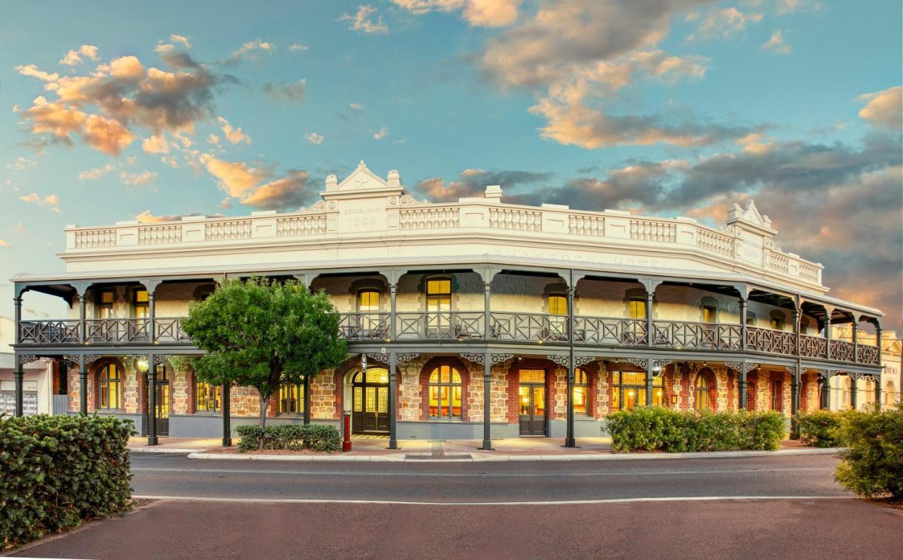 Farmers Home Hotel Нортъм Екстериор снимка
